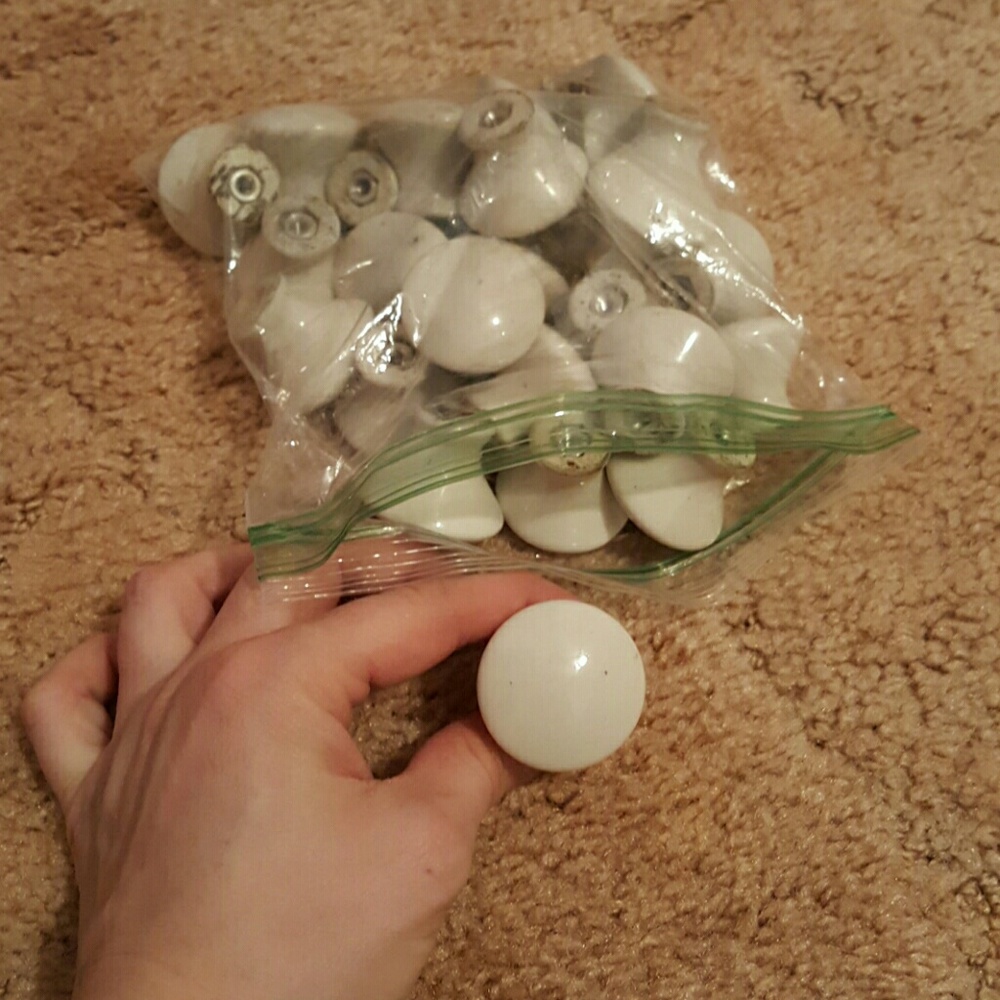 25 white cabinet knobs
